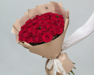 Букет из 35 красных роз 60-70 см (Россия) в упаковке  small - 1