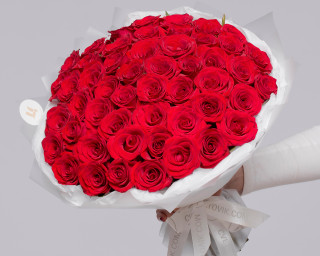Букет из 51 красной розы 35-40 см (Россия) в стильной упаковке  small - 1