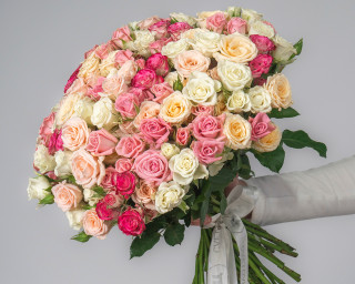 Букет из 35 кустовых роз нежный микс 40 см (Кения) под ленту  small - 1