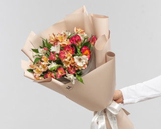 Букет из 9 альстромерий нежный микс в упаковке  small - 1