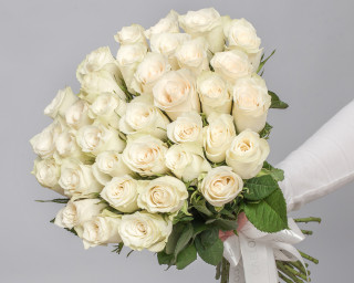 Букет из 35 белых роз 35-40 см (Кения) под атласную ленту  small - 1