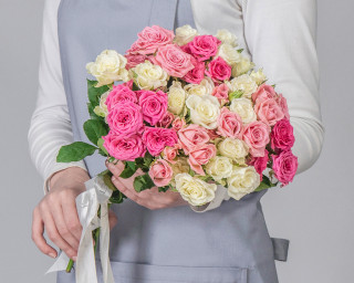 Букет из кустовых роз нежный микс 40 см (Кения) под ленту      11 шт small - 1