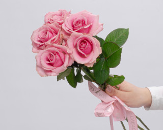 Букет из розовых роз 50-60 см (Россия) под атласную ленту     5 шт small - 1