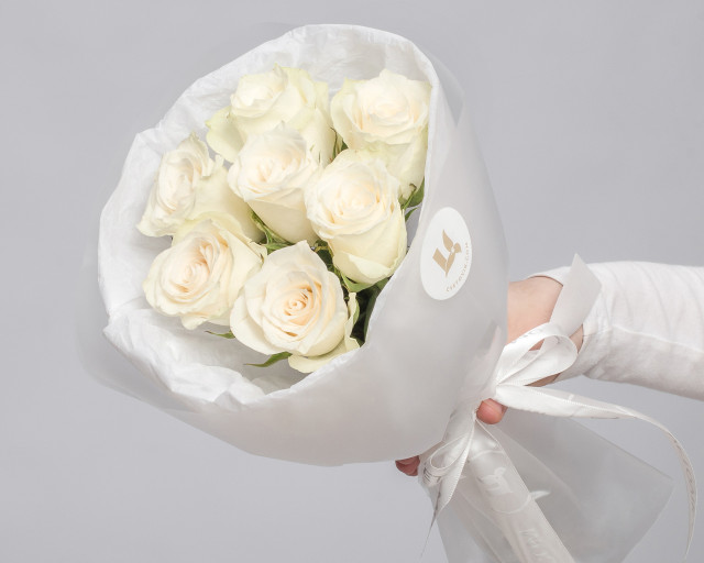 Букет из белых роз 35-40 см (Кения) в упаковке       7 шт - 1