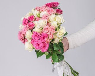 Букет из кустовых роз нежный микс 40 см (Кения) под ленту      11 шт small - 2