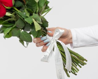 Букет из красных роз (Кения) 35-40 см под ленту     15 шт small - 3