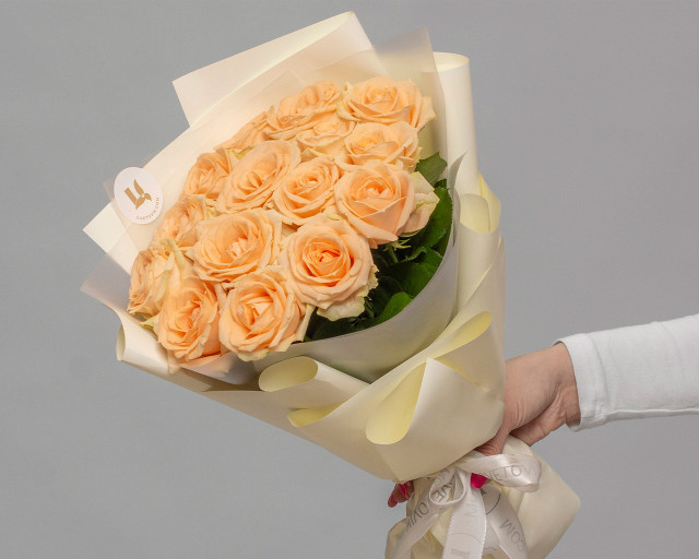 Букет из 15 кремовых роз 35-40 см (Россия) в упаковке - 1