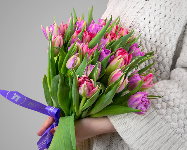 Букет из 25 пионовидных тюльпанов микс под ленту - 1